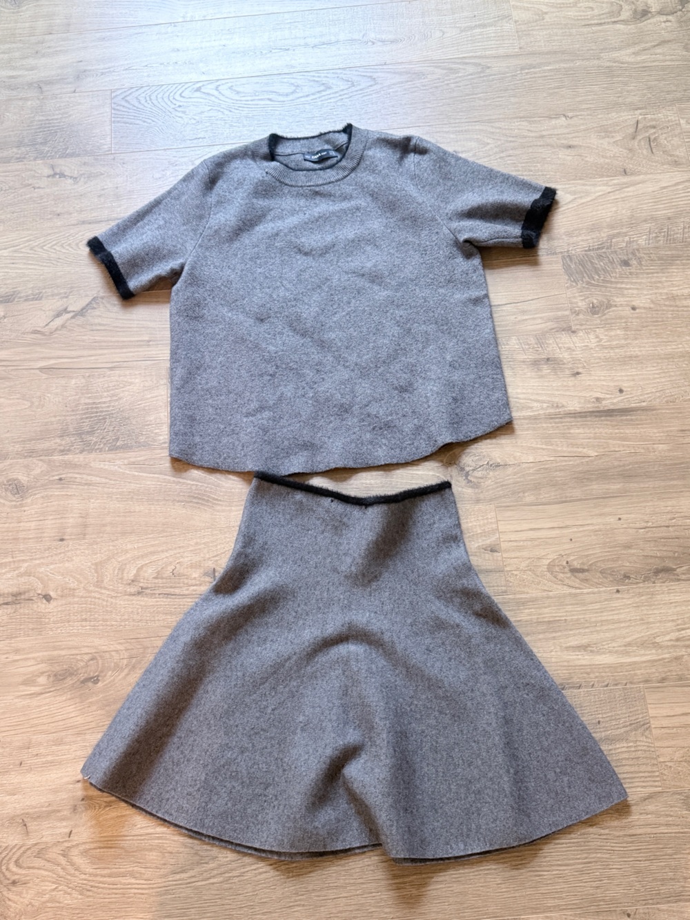 Zara Gray Knit Short-Sleeve Sweater and skirt set with Black Trim Accents- L/XL